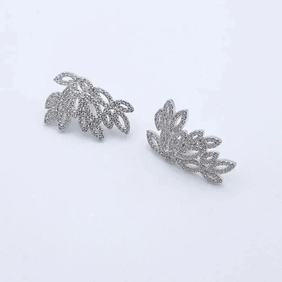 FLOWER Stud Earrings - Picture 1 of 3